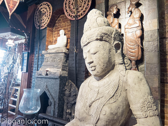 Buddha statue at Lakruwana